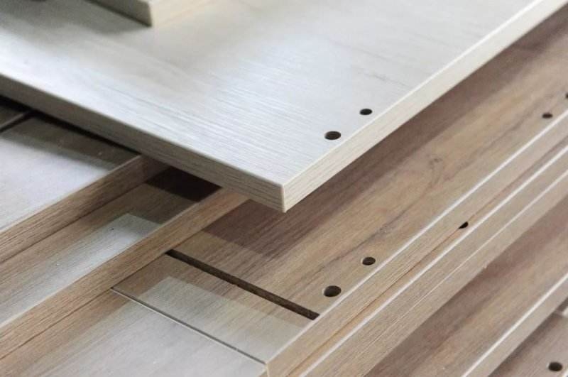 Typowe problemy i rozwiązania kleju topliwego stosowanego do uszczelniania krawędzi mebli.