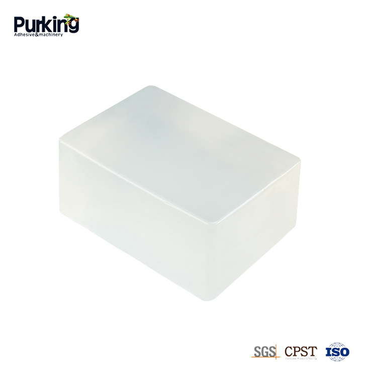 Nakładanie kleju topliwego.