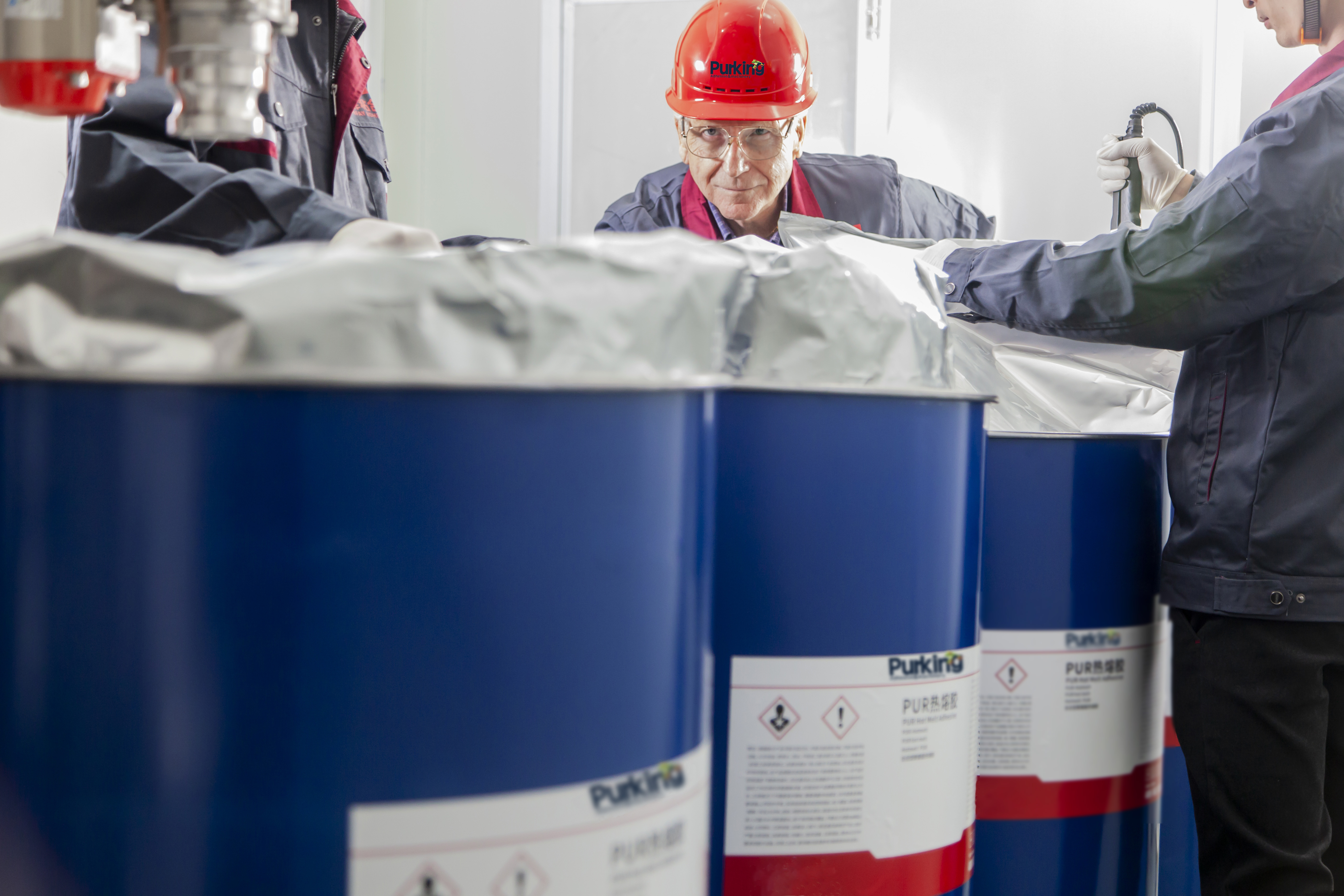 Aplikacja reaktywnych poliuretanowych klejów termotopliwych